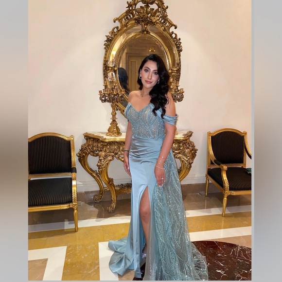 Catwalk couture beaded beaded evening gown - Picture 5 of 9